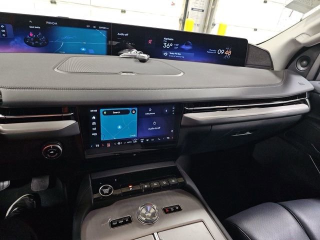 Used 2025 Lincoln Navigator Reserve image 12