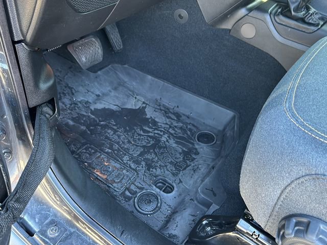 Certified 2024 Jeep Gladiator Sport AWD/4WD image 17