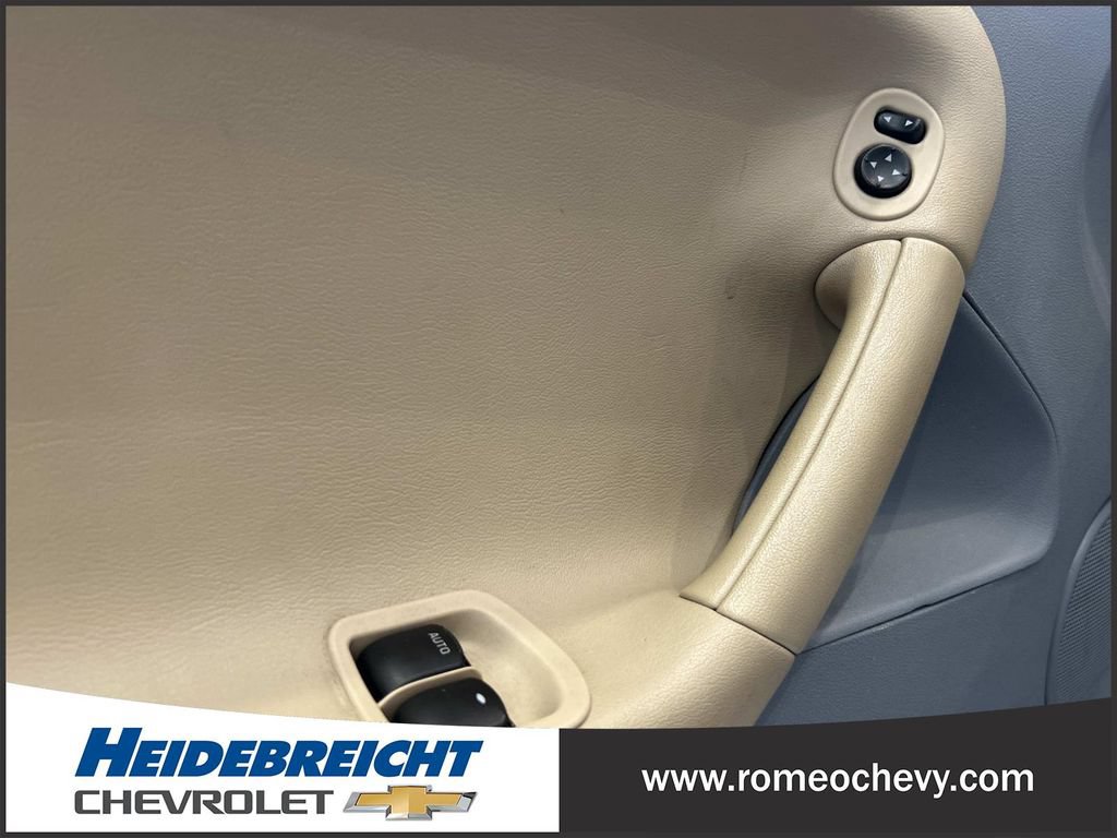 Used 2006 Pontiac Solstice Convertible w/ Premium Package RWD image 12