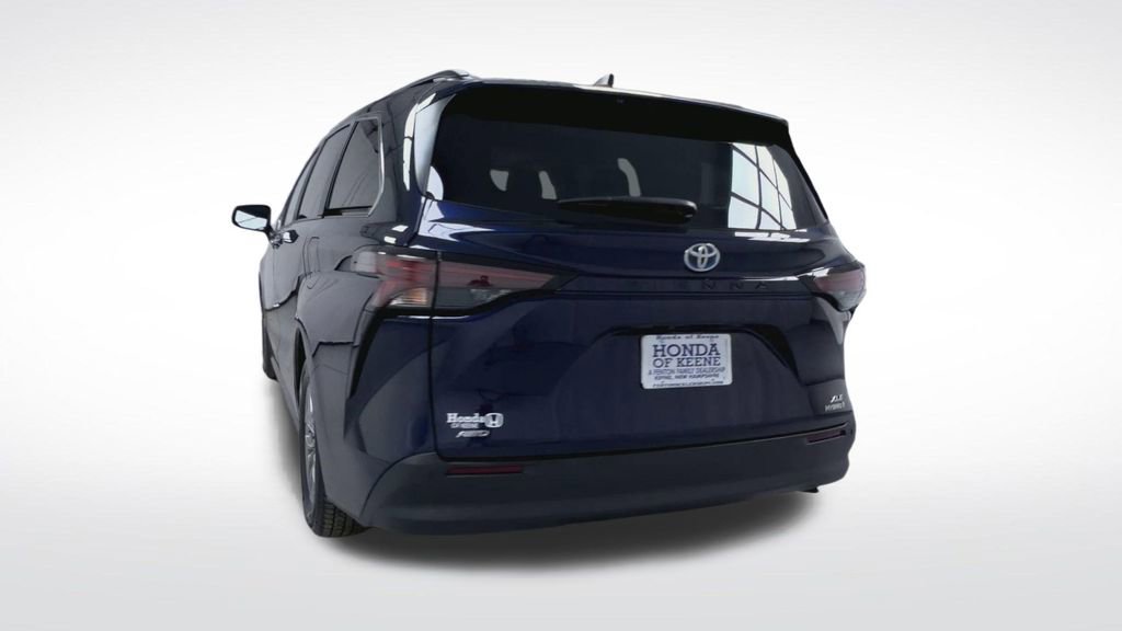 Used 2024 Toyota Sienna XLE w/ XLE Plus Package AWD/4WD image 8