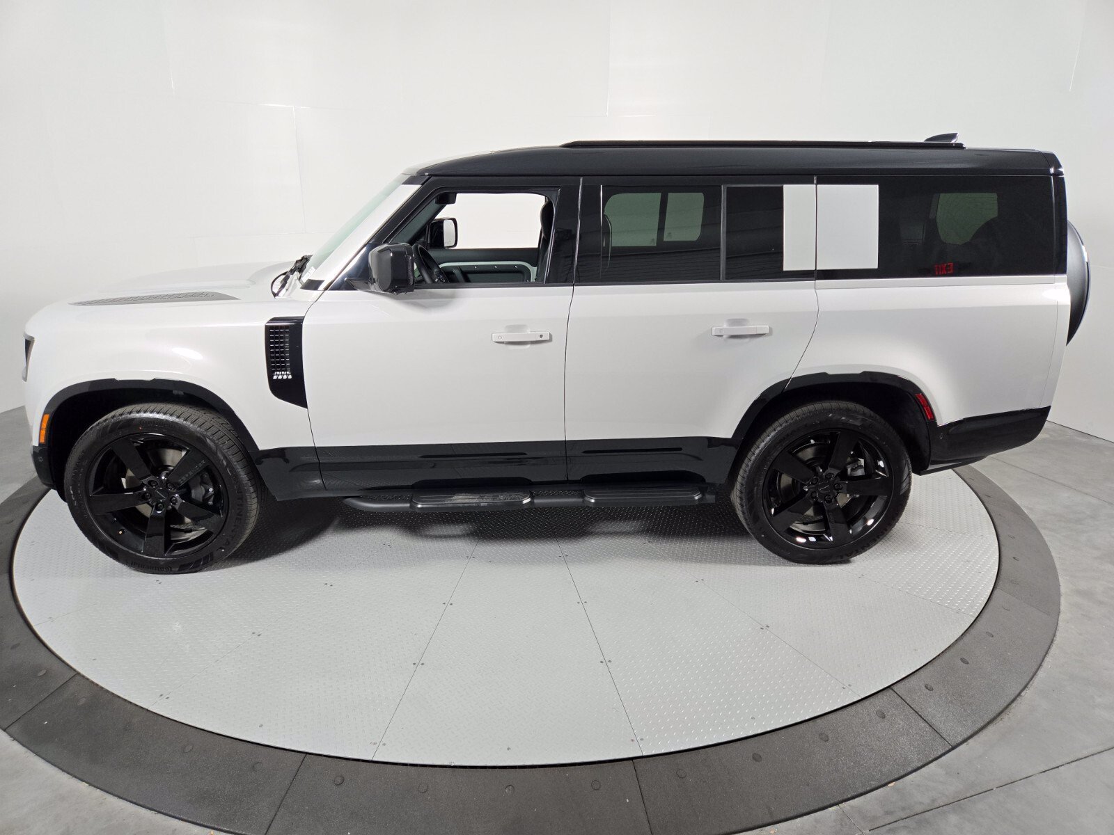New 2026 Land Rover Defender 130 X-Dynamic SE AWD/4WD image 37