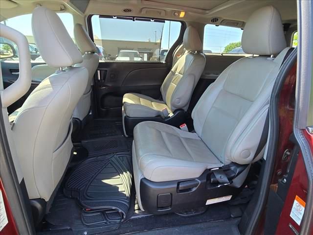 Used 2015 Toyota Sienna Limited Premium w/ Advanced Technology Package FWD image 5