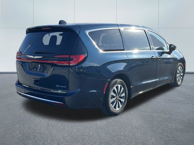 Used 2024 Chrysler Pacifica Limited FWD image 3