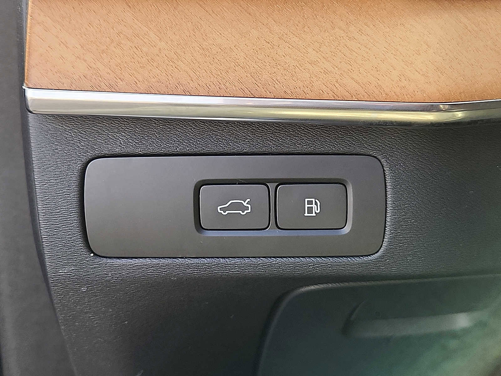 Certified 2024 Volvo XC90 T8 Plus image 22