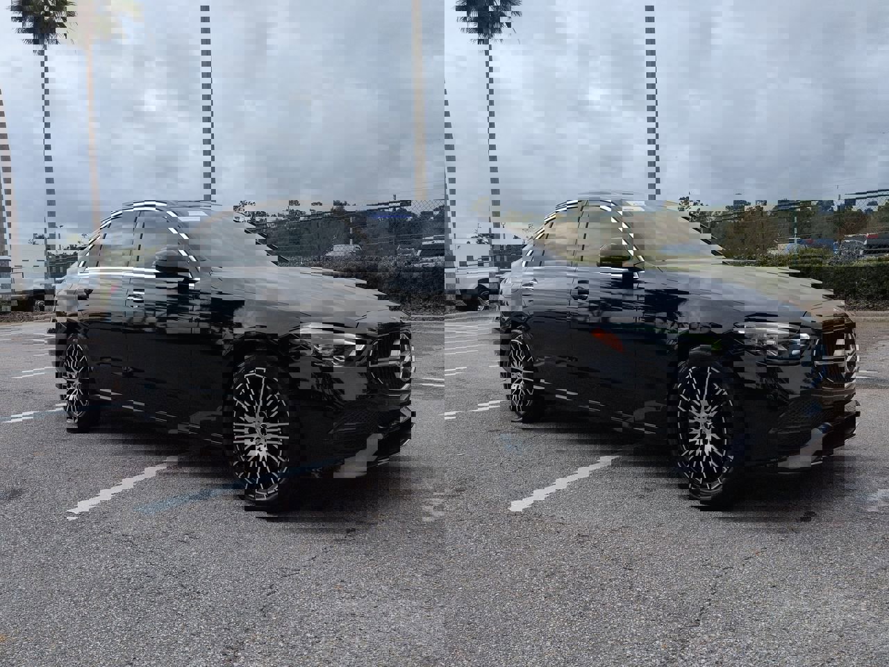 Used 2023 Mercedes-Benz C 300 Sedan image 2