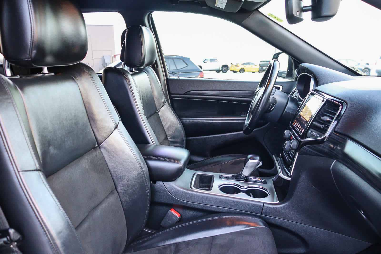 Used 2019 Jeep Grand Cherokee Laredo w/ Laredo X Package image 16