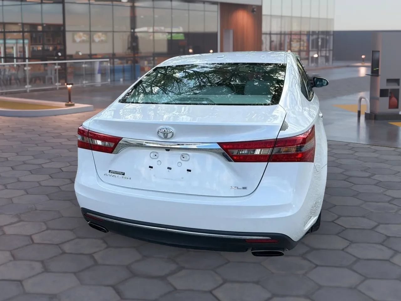 Used 2017 Toyota Avalon XLE FWD image 10