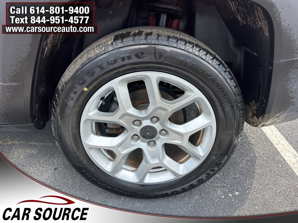 Used 2018 Jeep Renegade Latitude AWD/4WD image 17
