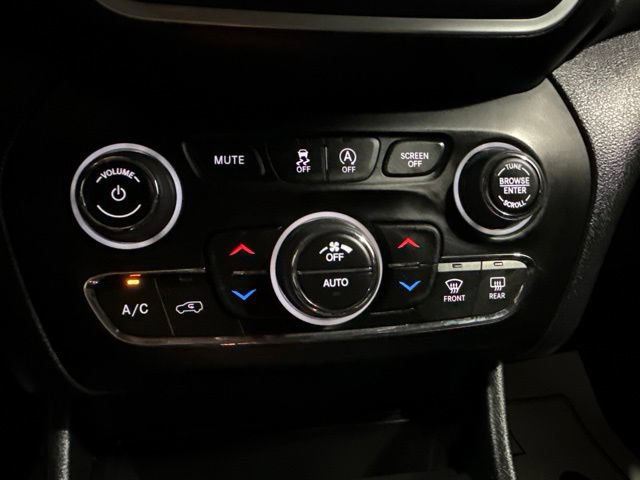 Used 2022 Jeep Cherokee Latitude Lux w/ Mopar Interior Package AWD/4WD image 16