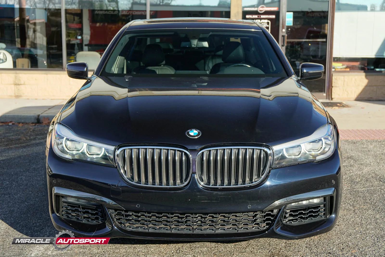 Used 2018 BMW 740i w/ M Sport Package image 2