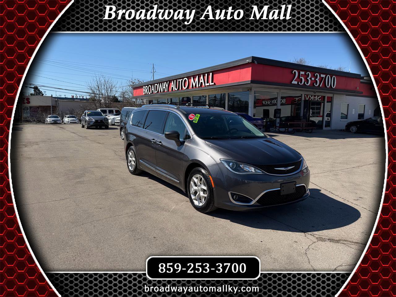 Used 2018 Chrysler Pacifica Touring-L w/ Advanced Safetytec Group image 1