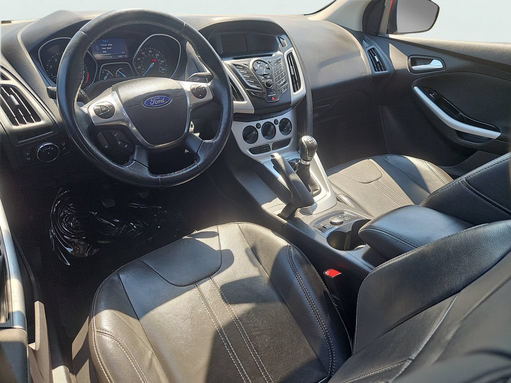 Used 2014 Ford Focus SE w/ Equipment Group 201A FWD image 11