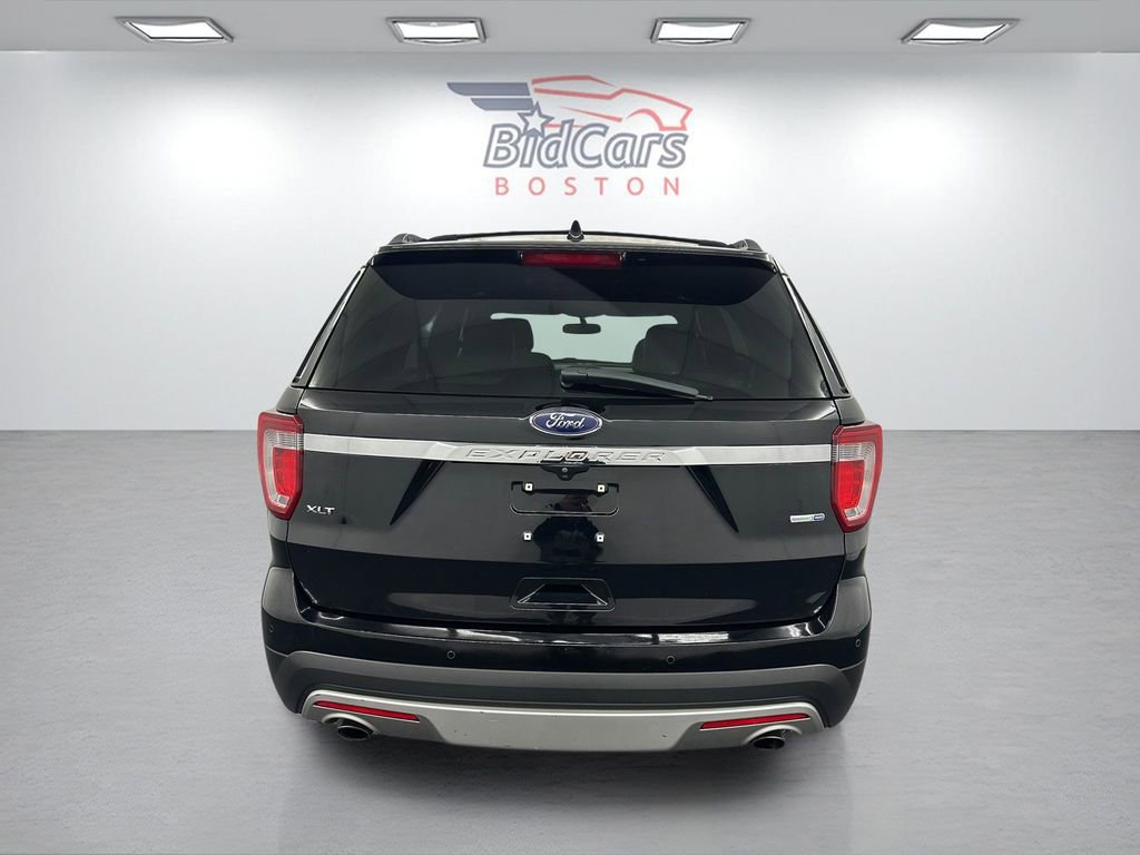 Used 2016 Ford Explorer XLT w/ Equipment Group 202A image 5