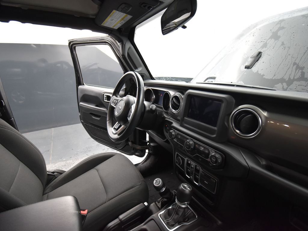 Used 2019 Jeep Wrangler Unlimited Sahara image 17