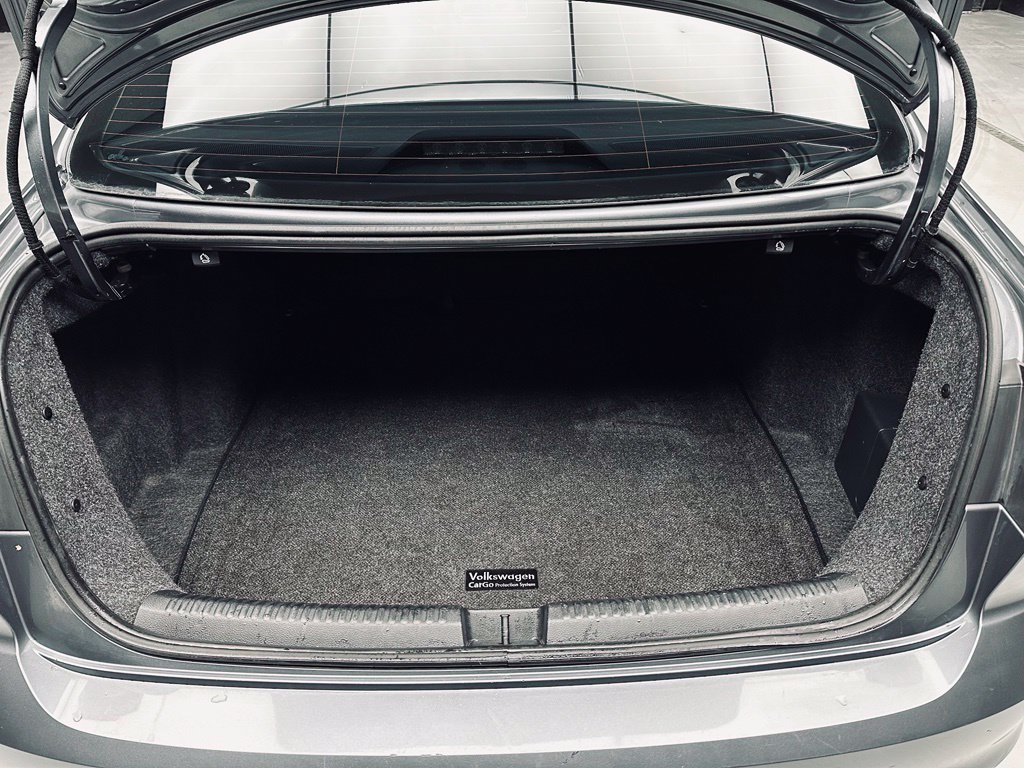 Used 2015 Volkswagen Jetta TDI SE FWD image 45