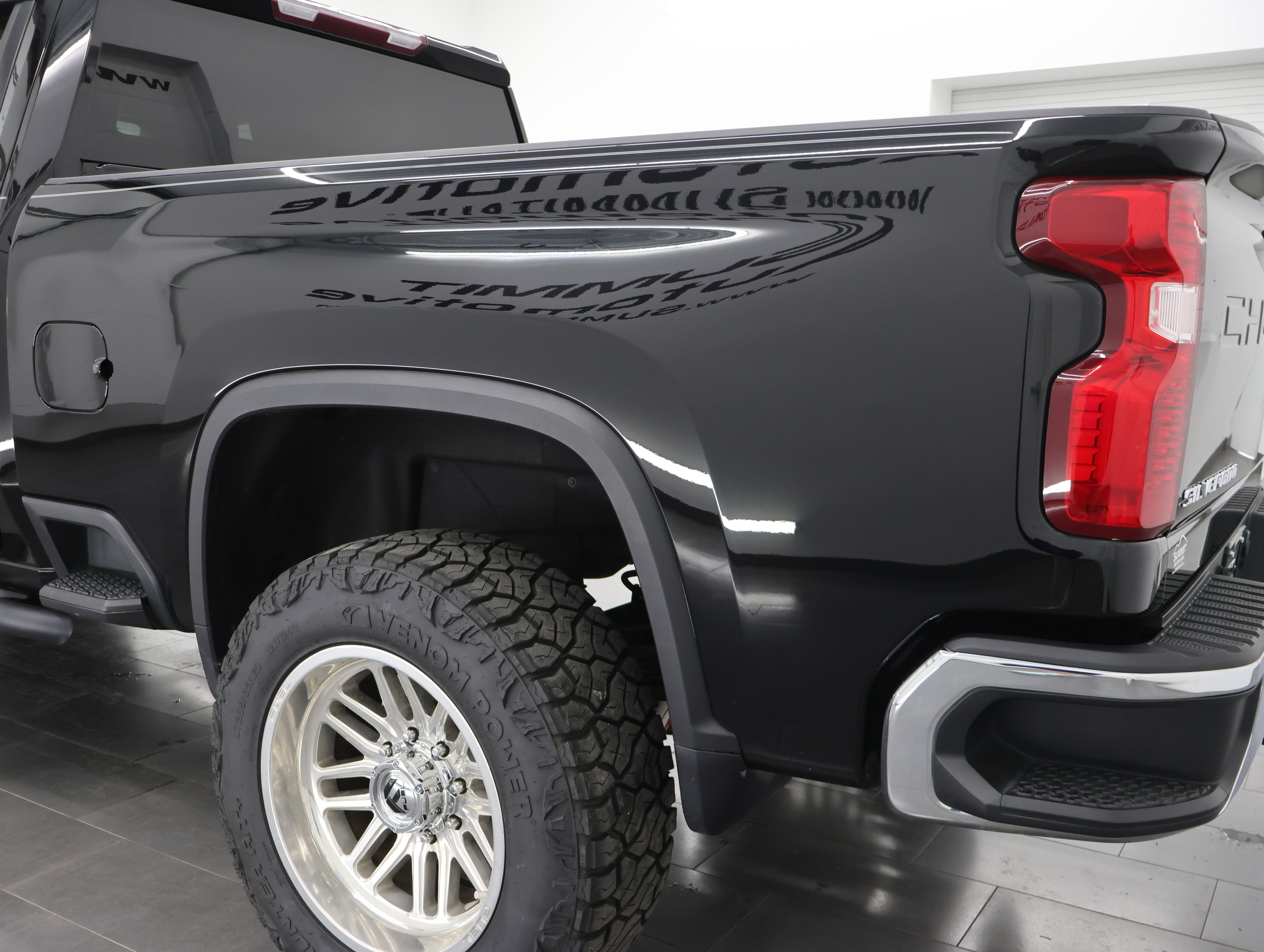 Used 2024 Chevrolet Silverado 2500 LT AWD/4WD image 30