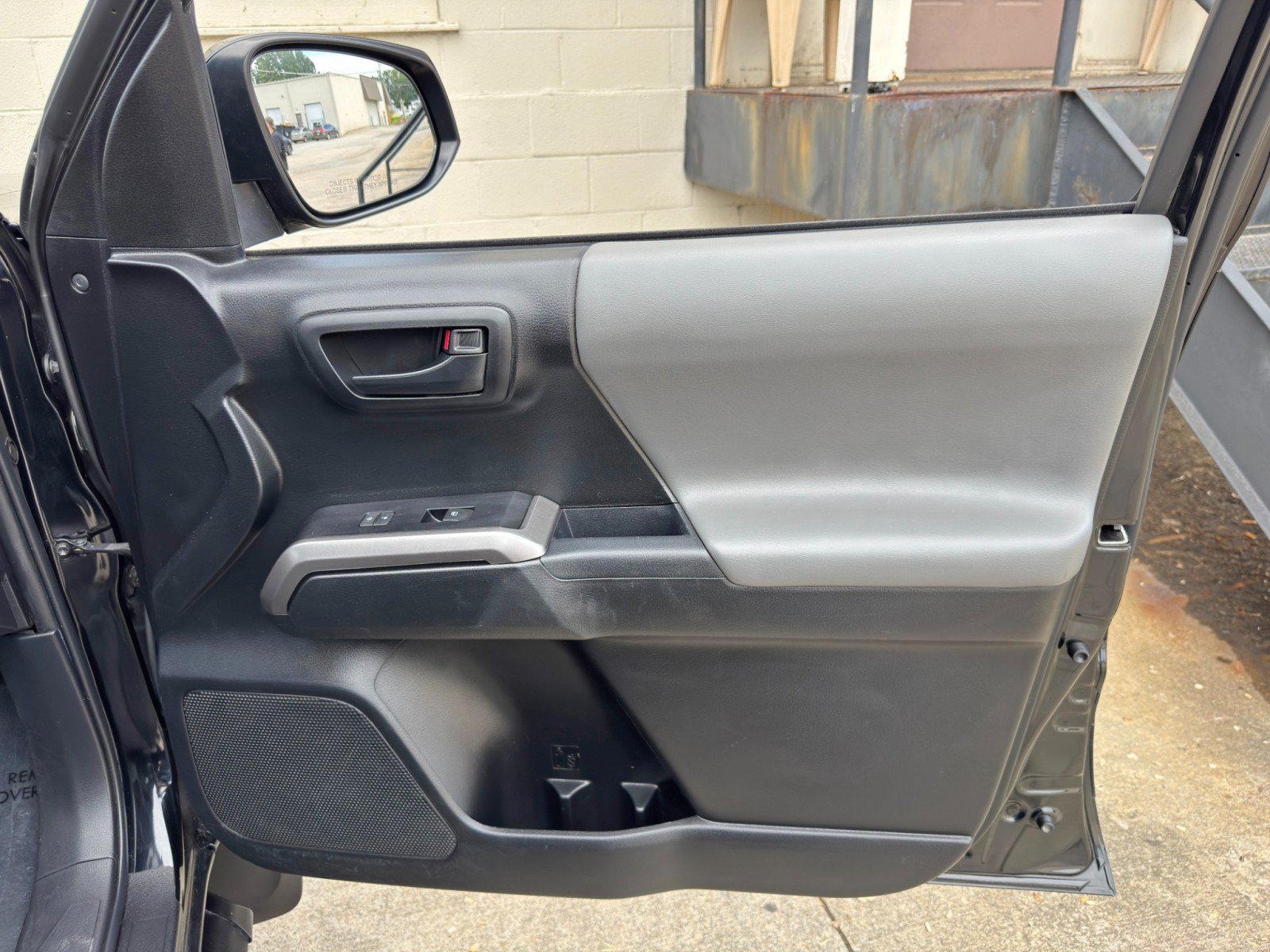 Used 2022 Toyota Tacoma SR5 RWD image 37