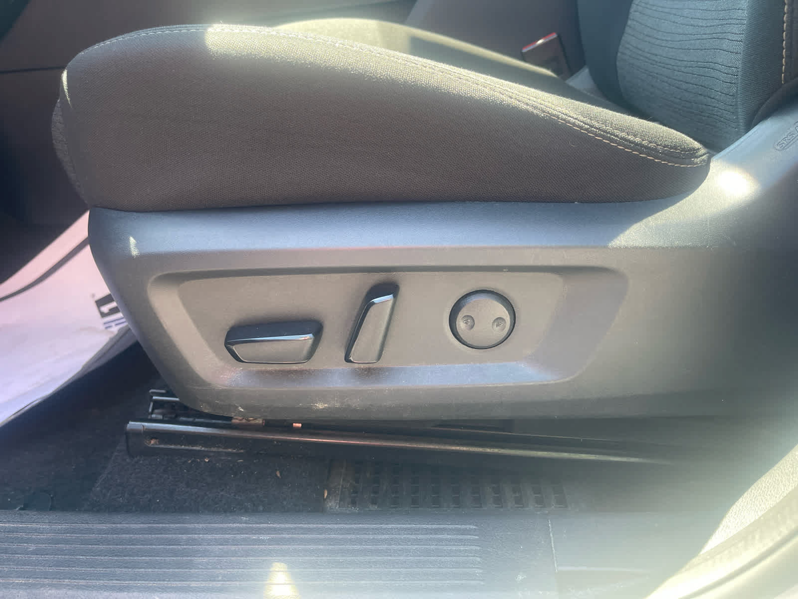 Used 2023 Nissan Rogue SV FWD image 19