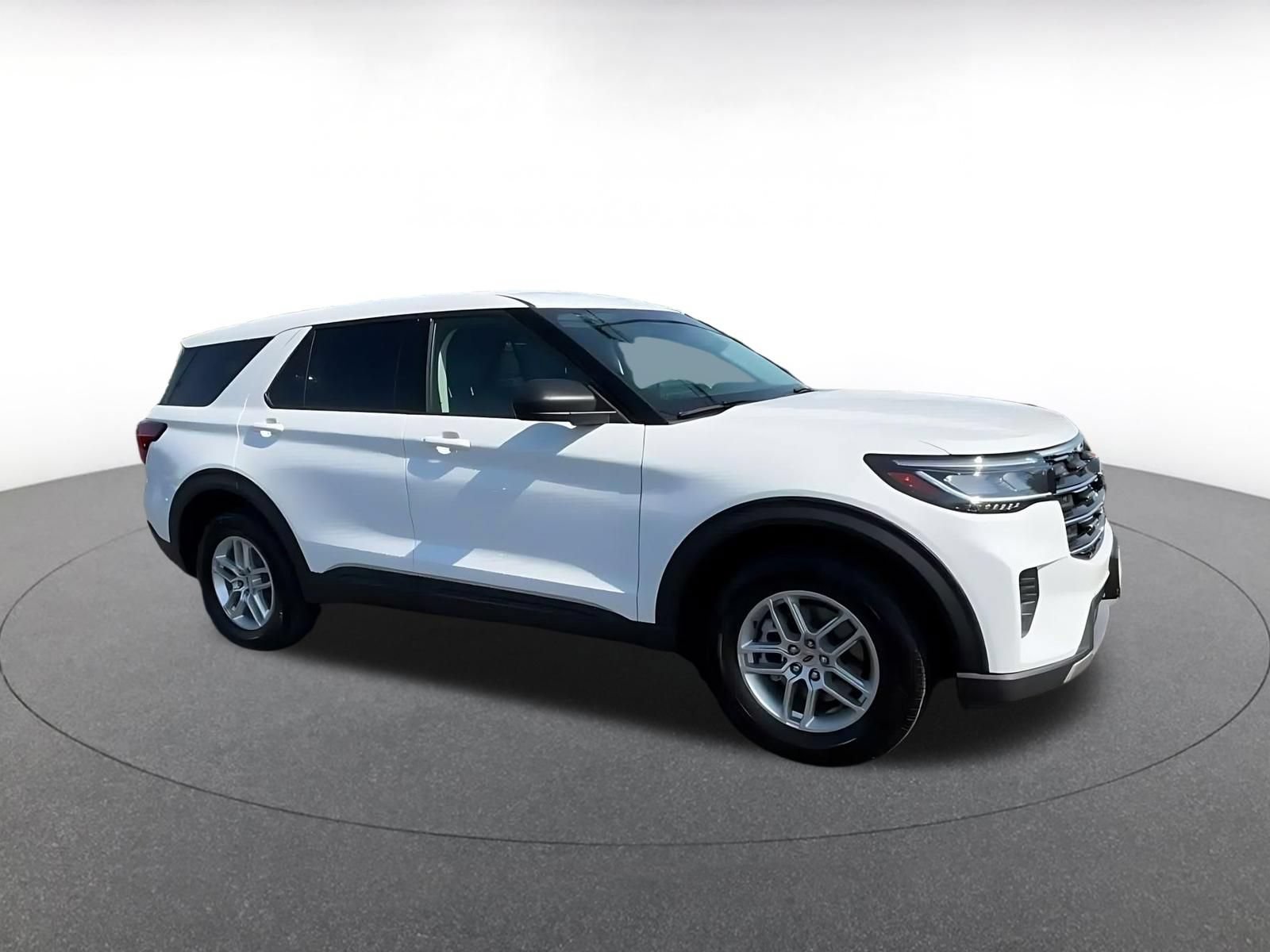 Used 2026 Ford Explorer Active AWD/4WD image 2