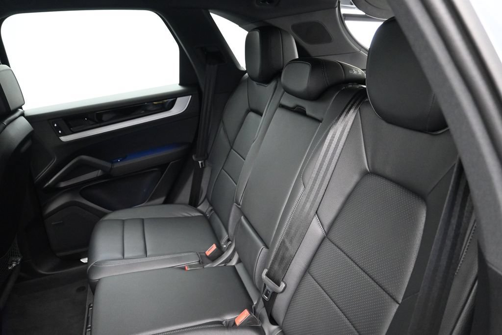 Certified 2025 Porsche Cayenne AWD/4WD image 14