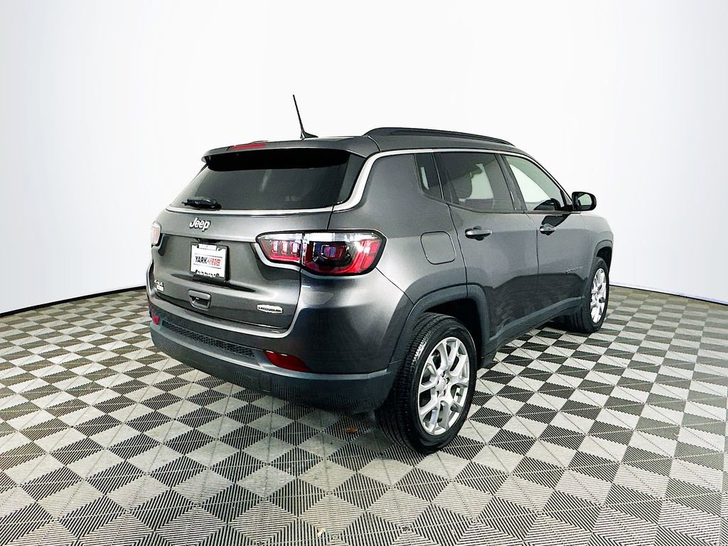 Used 2023 Jeep Compass Latitude image 10