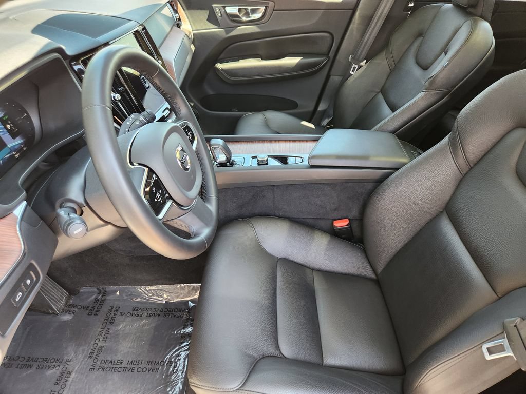 Used 2023 Volvo XC60 T8 Plus AWD/4WD image 4