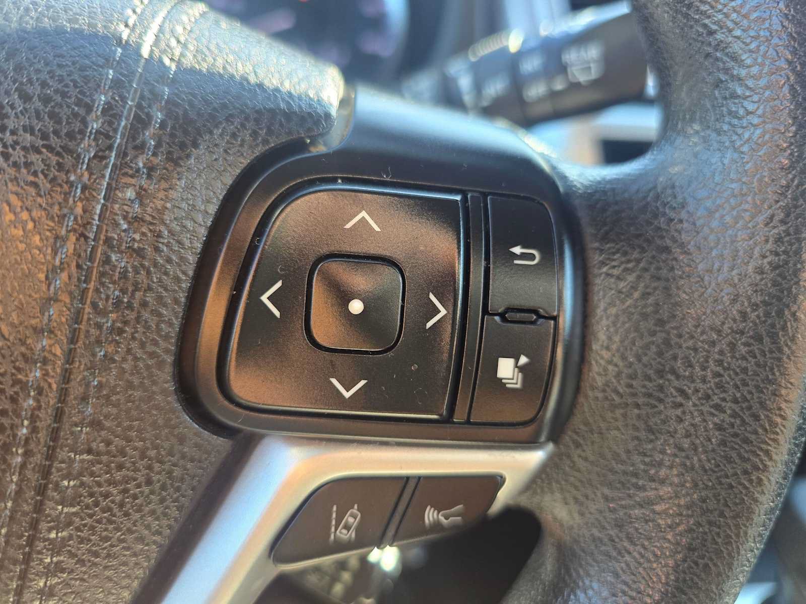 Used 2017 Toyota Highlander LE AWD/4WD image 31