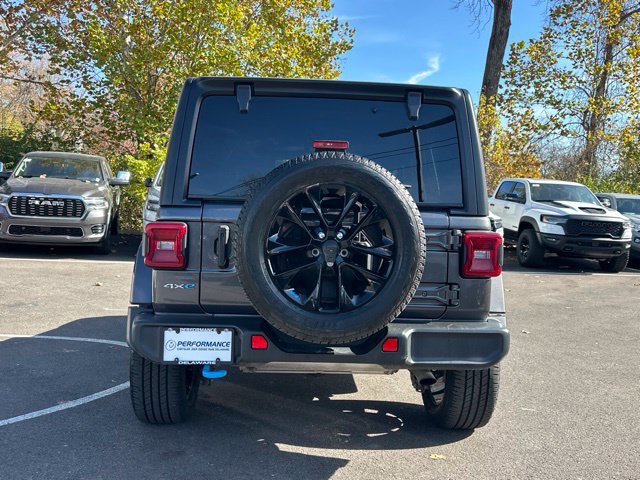 Used 2023 Jeep Wrangler Unlimited Sahara w/ Cold Weather Group AWD/4WD image 15