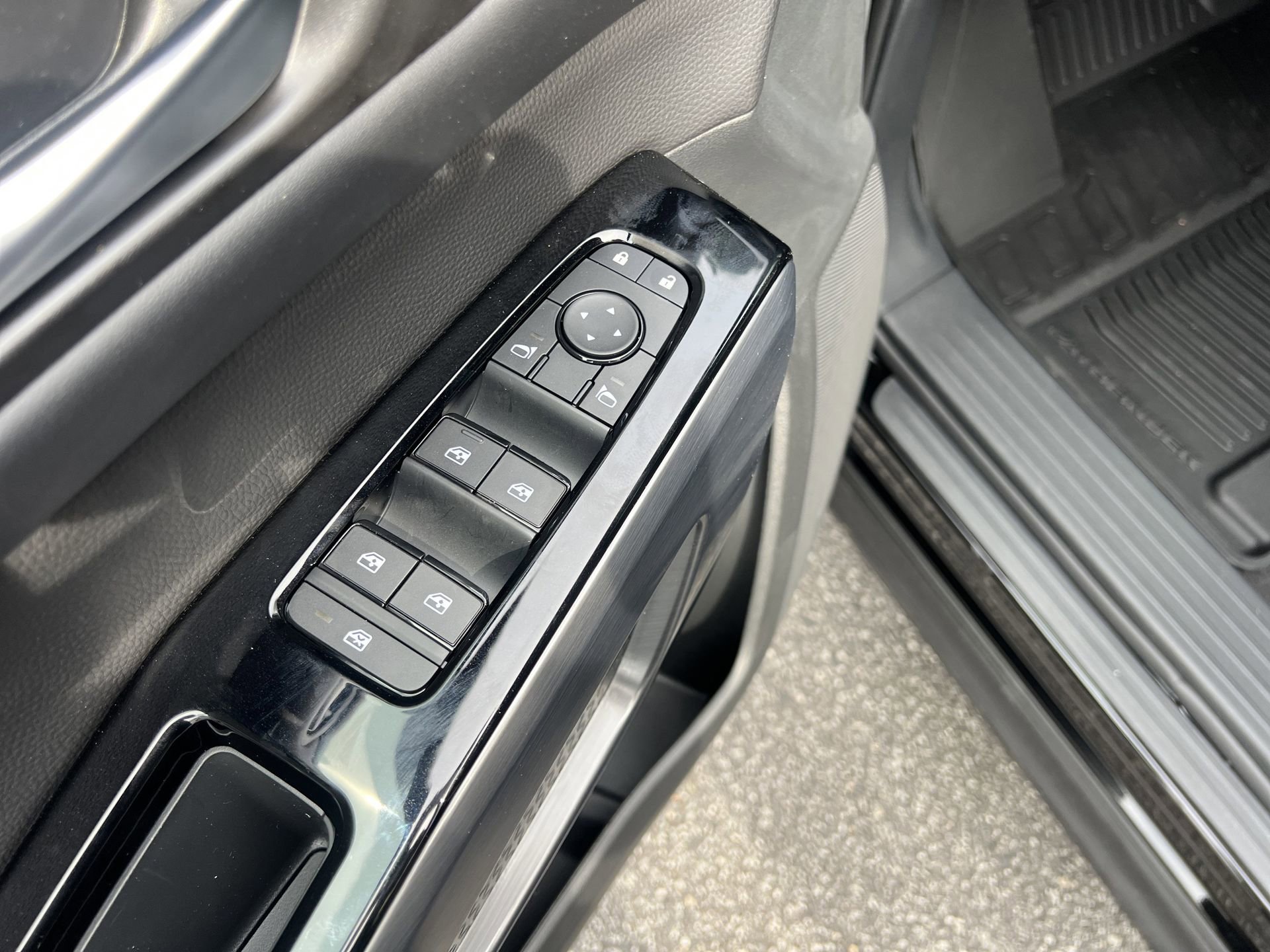 New 2026 Nissan Pathfinder SL FWD image 13