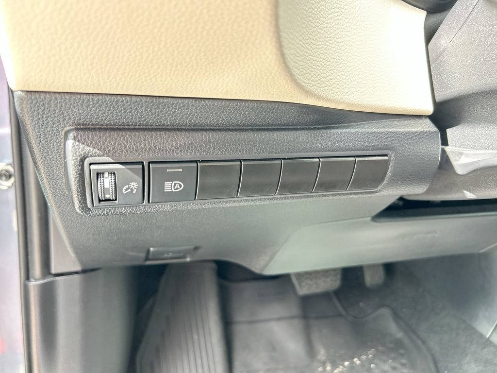 Used 2025 Toyota Corolla LE FWD image 13