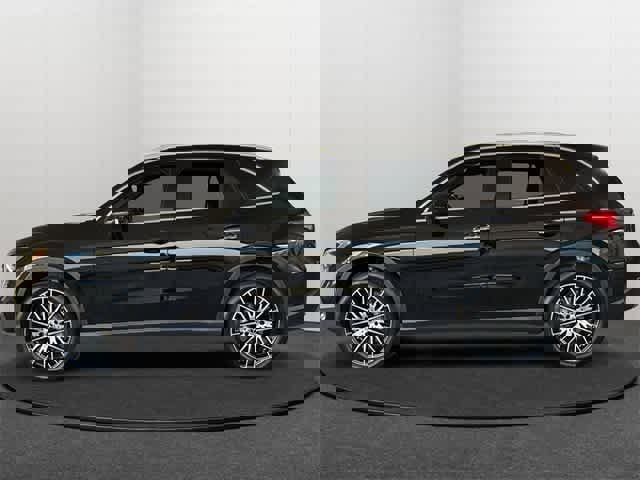 Used 2025 Mercedes-Benz GLC 300 4MATIC image 7