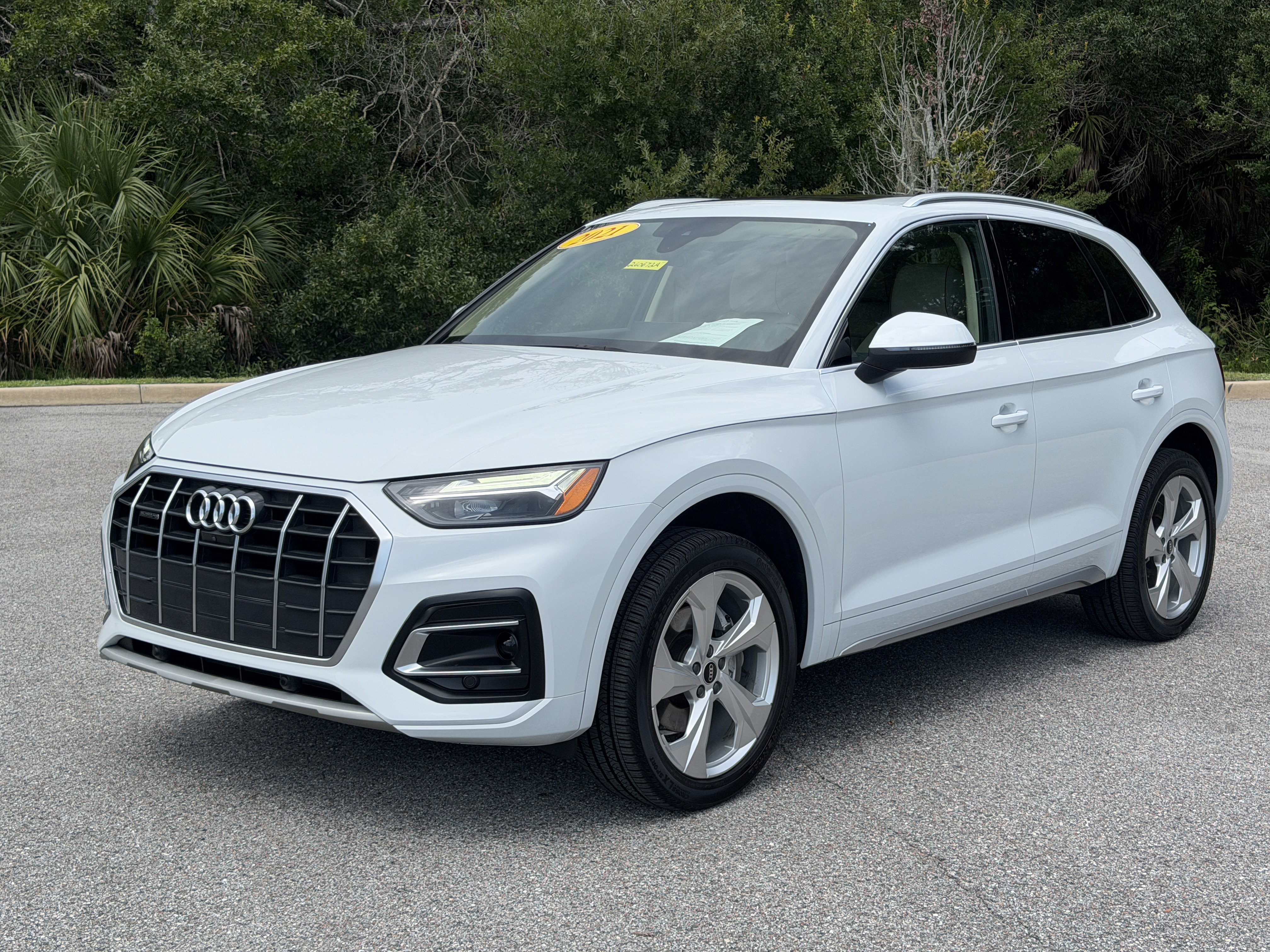 Used 2021 Audi Q5 2.0T Premium Plus w/ Premium Plus Package AWD/4WD image 3