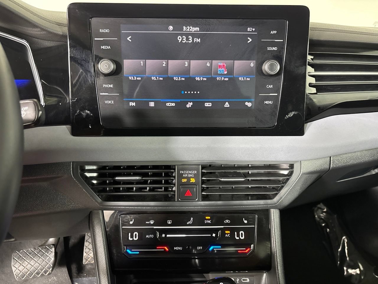 Used 2026 Volkswagen Jetta SE FWD image 18