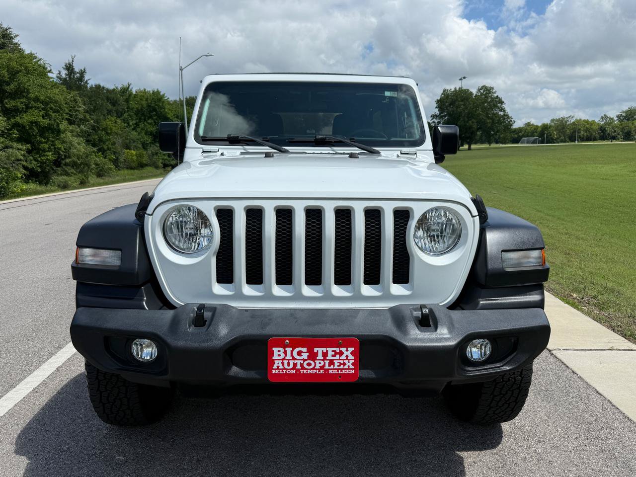 Used 2018 Jeep Wrangler Unlimited Sport S AWD/4WD image 3