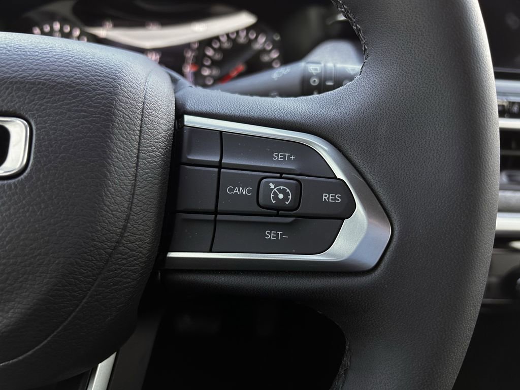 Used 2025 Jeep Compass Latitude AWD/4WD image 19
