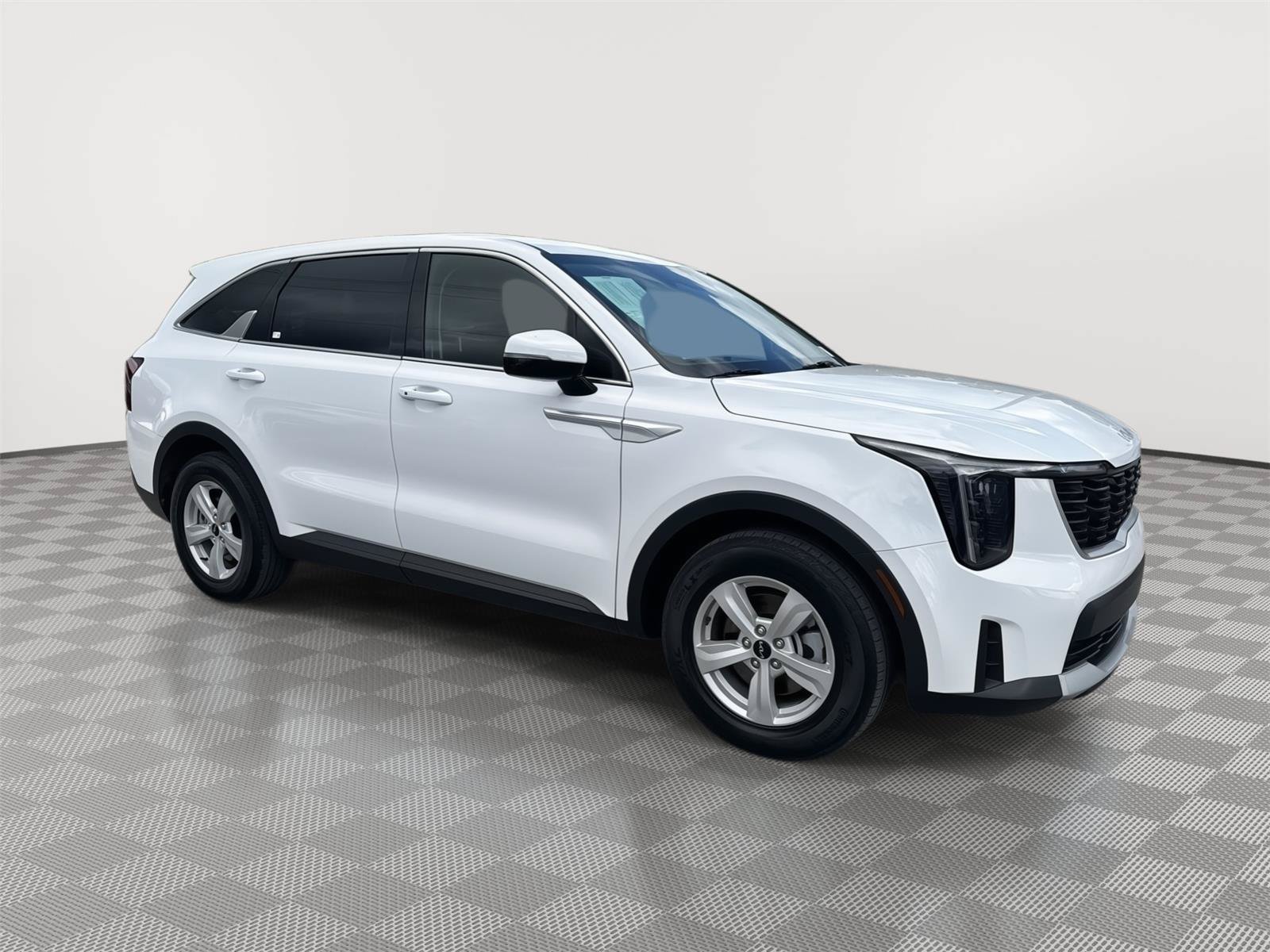Used 2024 Kia Sorento LX FWD image 3