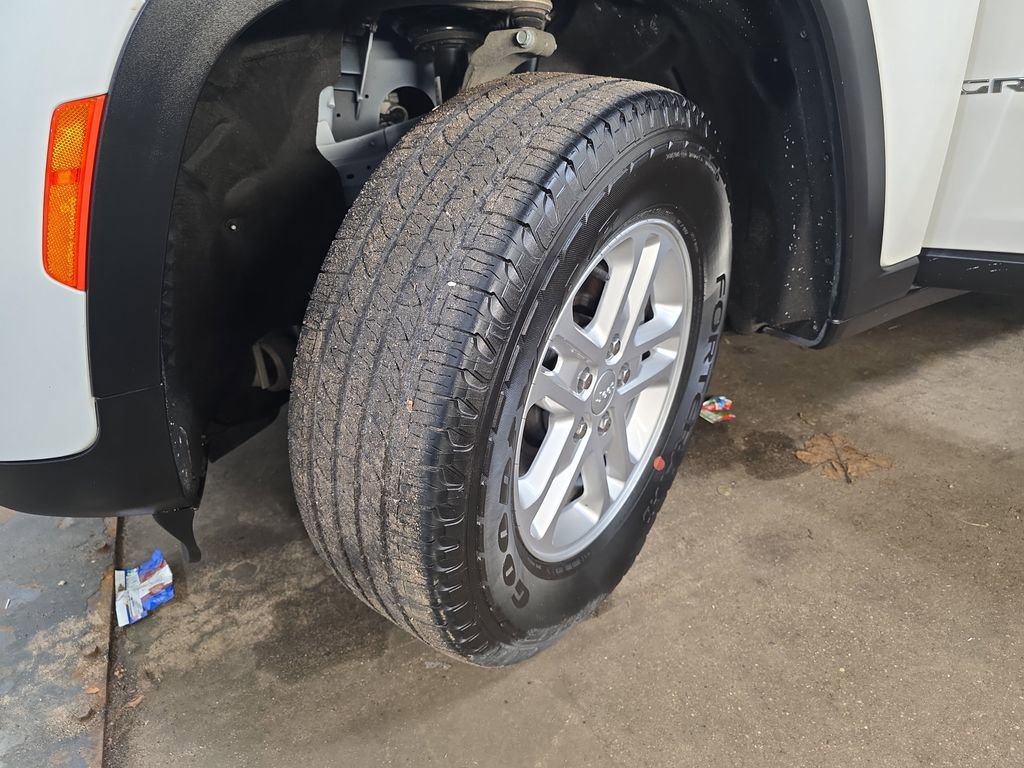 Used 2023 Jeep Grand Cherokee Laredo image 29