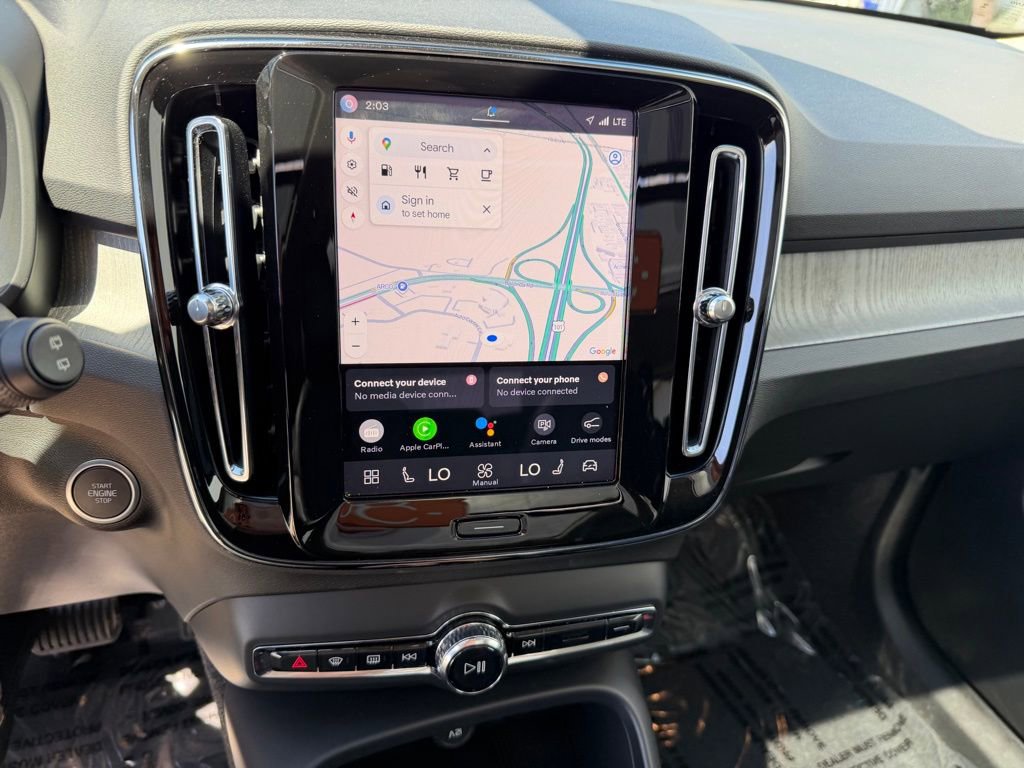 Used 2025 Volvo XC40 B5 Plus image 23