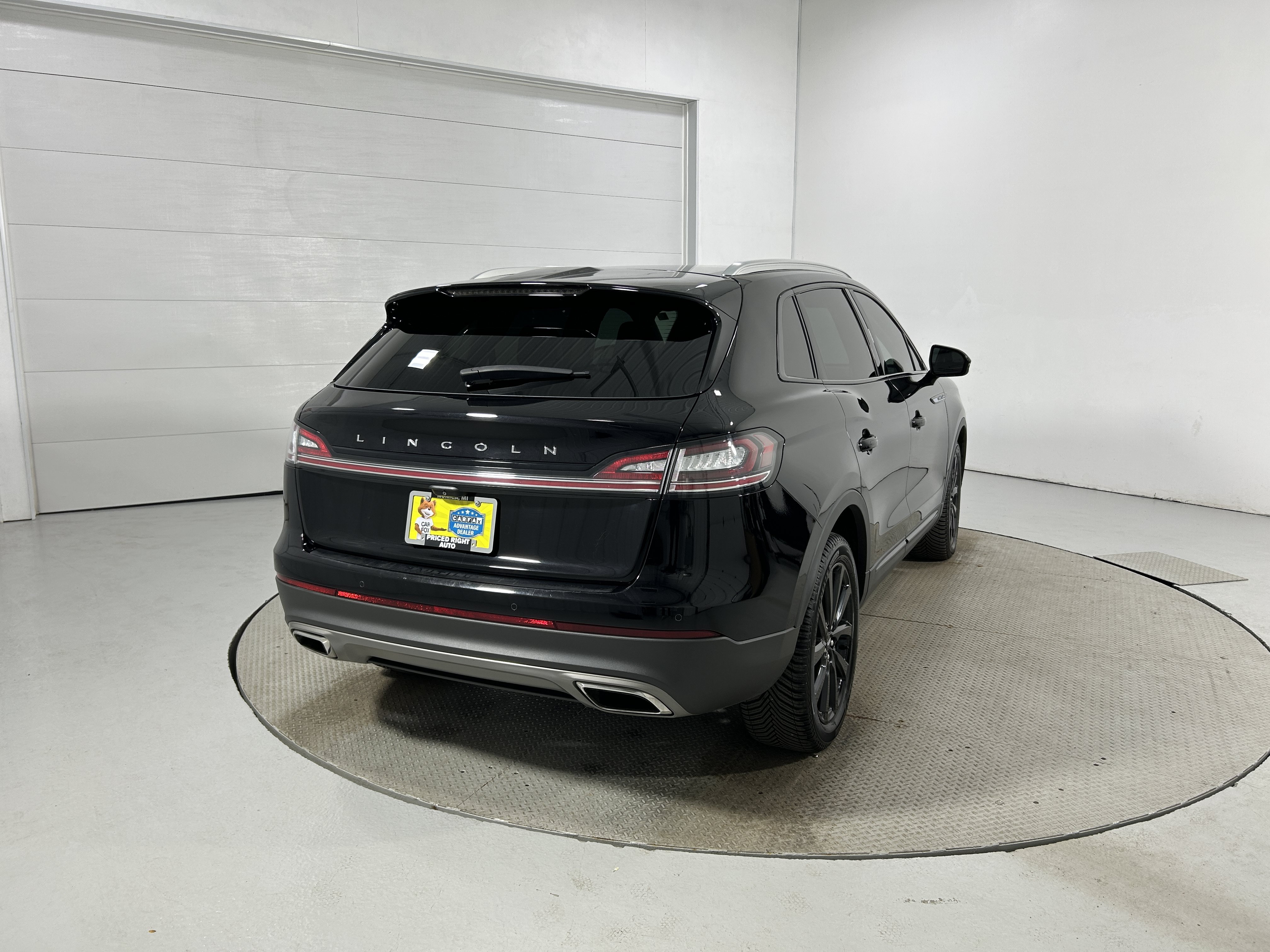 Used 2021 Lincoln Nautilus Reserve w/ Monochromatic Package AWD/4WD image 35