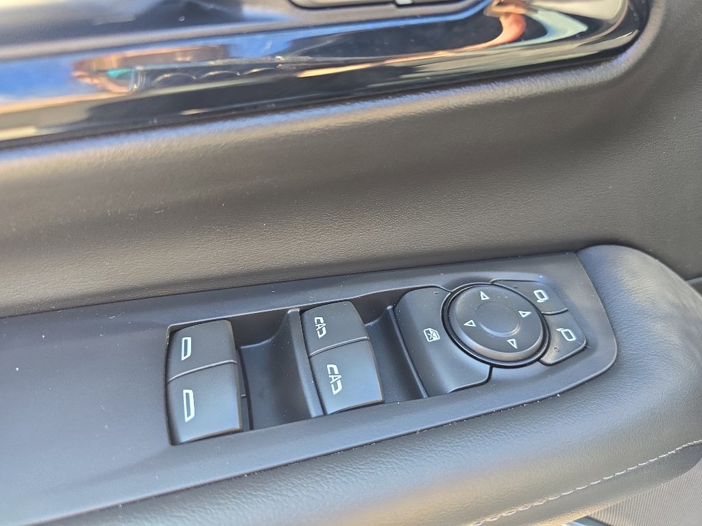 Certified 2025 Chevrolet Suburban Z71 image 11