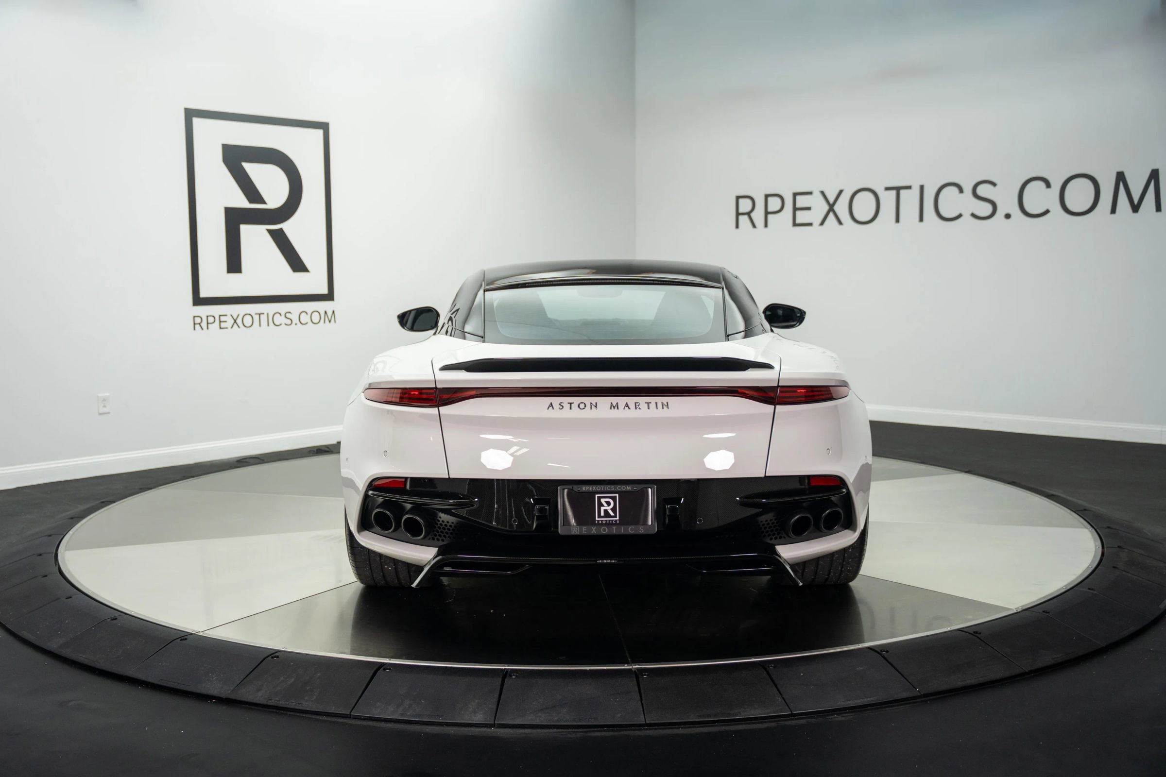 Used 2019 Aston Martin DBS Superleggera image 9