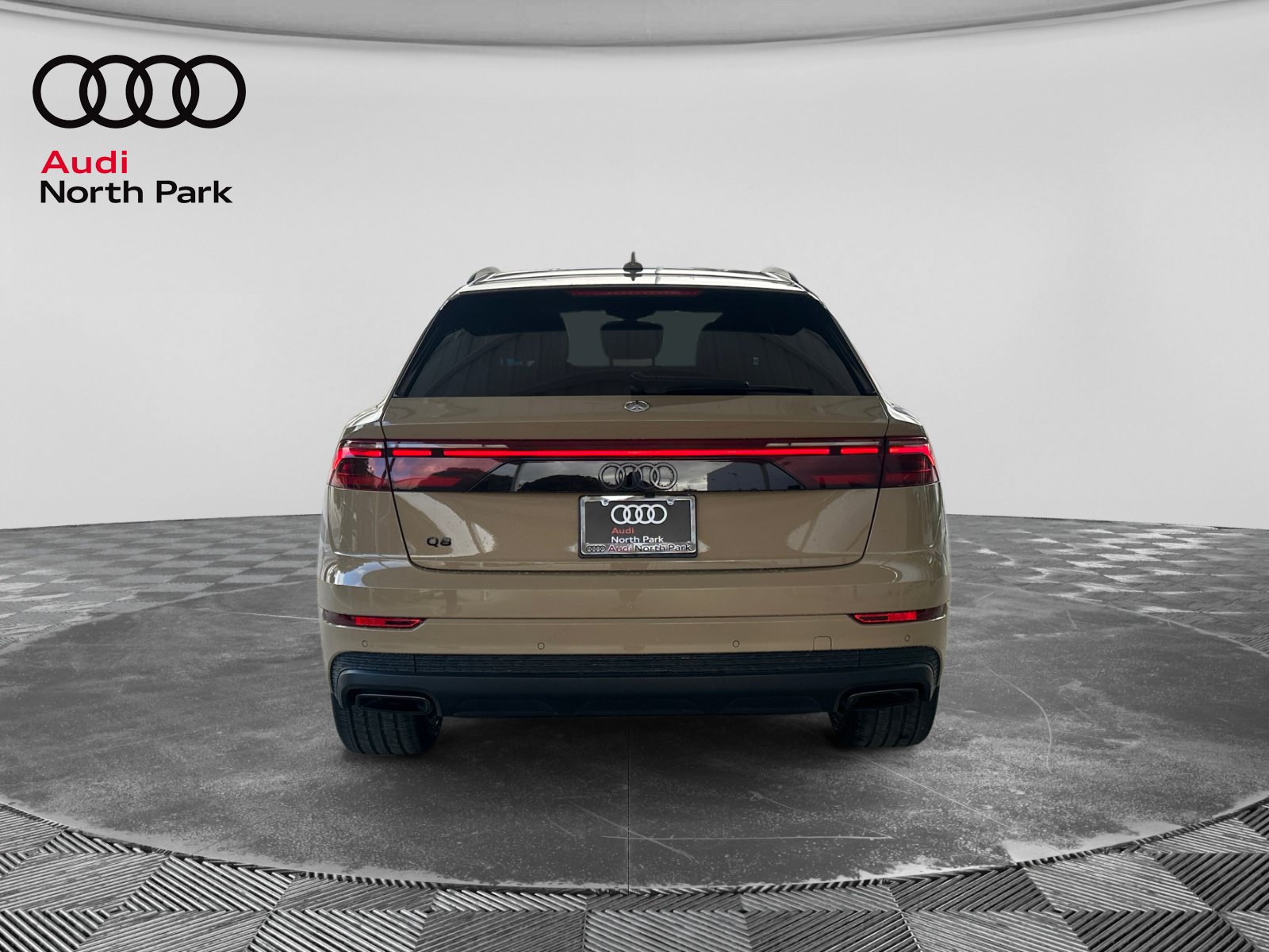 Used 2024 Audi Q8 Premium Plus AWD/4WD image 4
