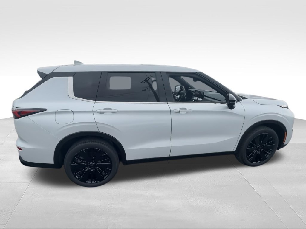 New 2026 Mitsubishi Outlander LE FWD image 9