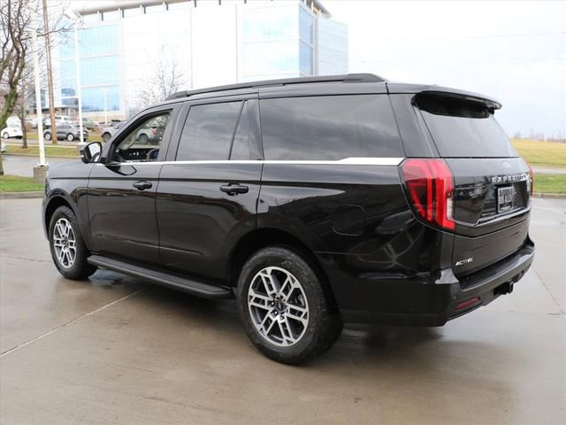 Used 2025 Ford Expedition Active image 4