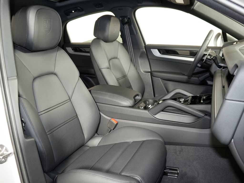 Certified 2026 Porsche Cayenne Coupe AWD/4WD image 39