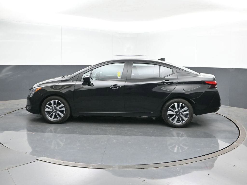 Used 2025 Nissan Versa SV image 3