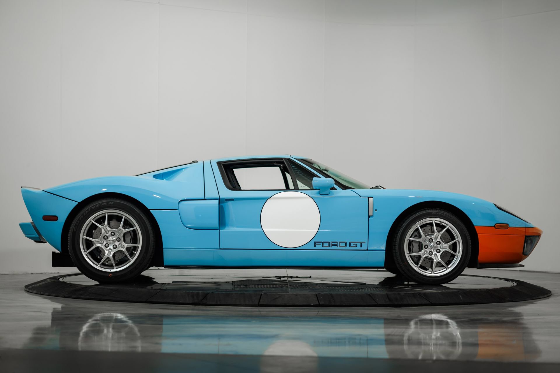 Used 2006 Ford GT image 53