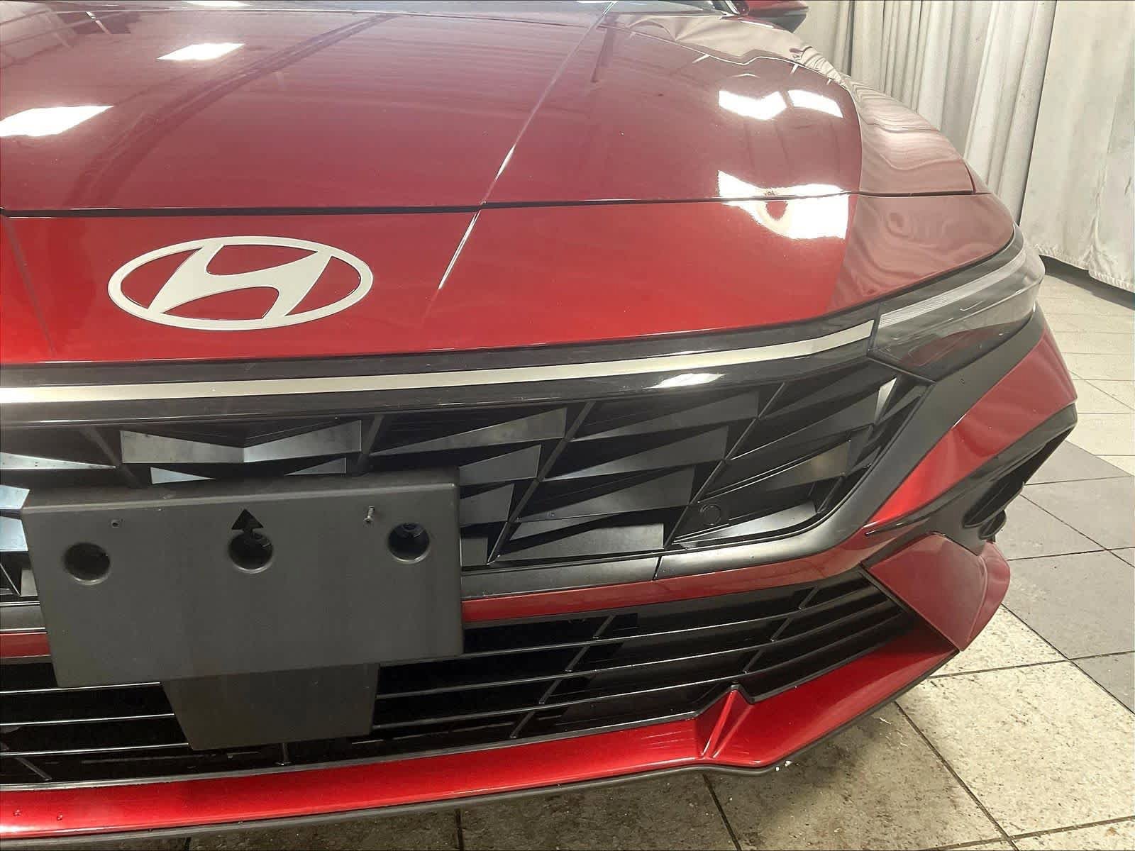 Certified 2025 Hyundai Elantra Limited FWD image 51