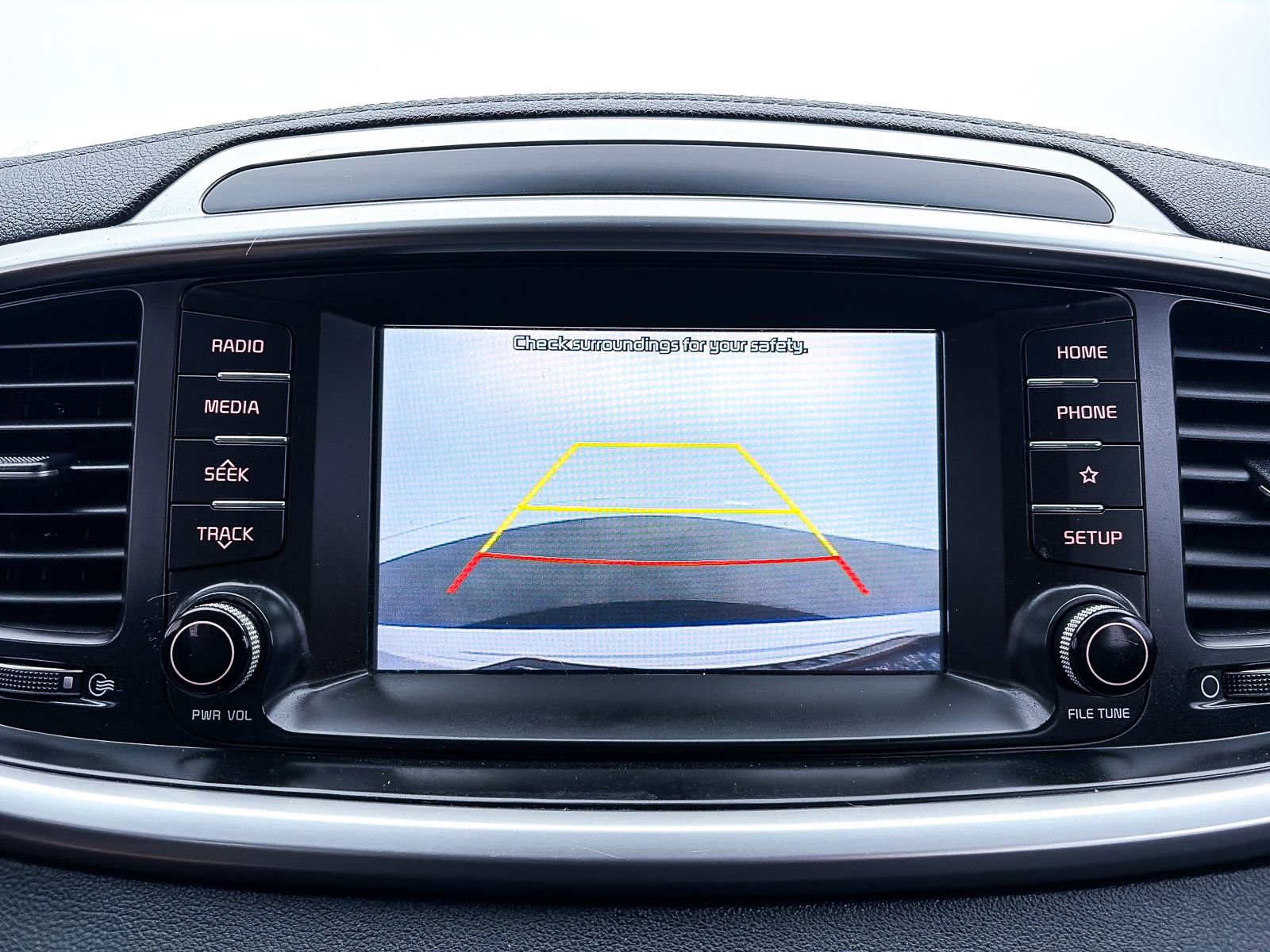 Used 2019 Kia Sorento S FWD image 4