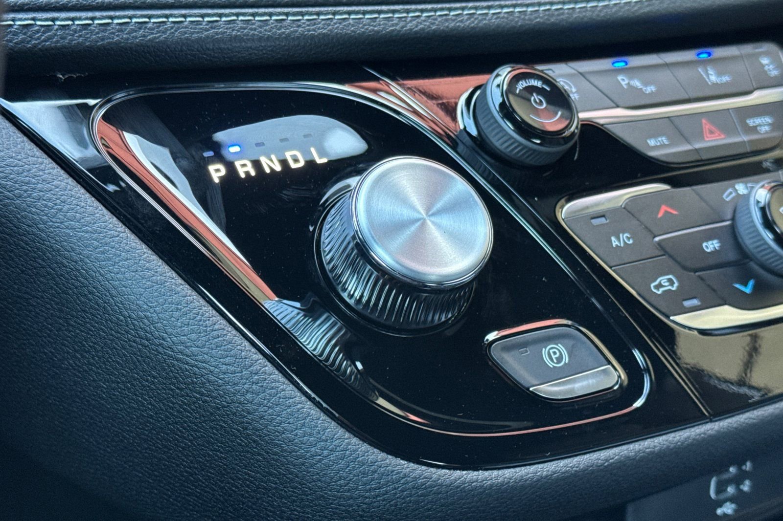 New 2026 Chrysler Pacifica Select w/ S Appearance Package image 21